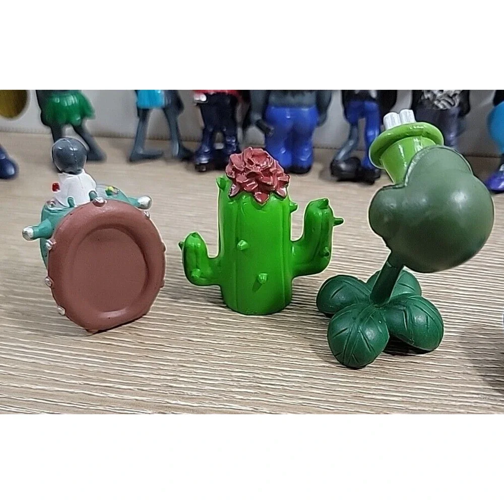 Plants vs Zombies PVC Figures 16‎ Lot